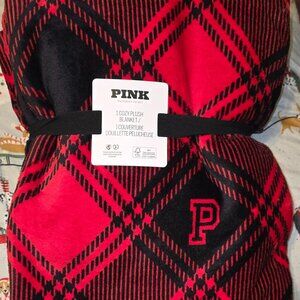 VICTORIA SECRET COMFY BLANKET RED PLAID SHERPA NWT 50" X 60"